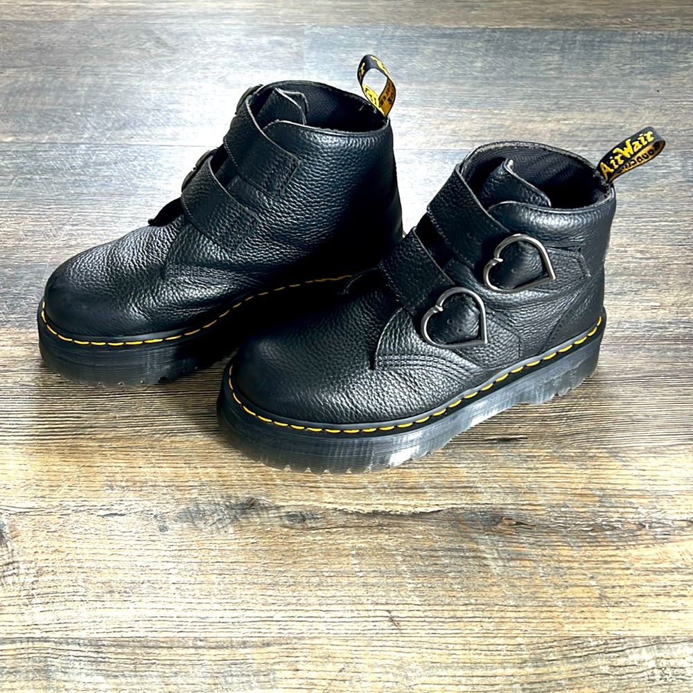 Dr Martens Devon Heart Size 9US 41EU 7UK